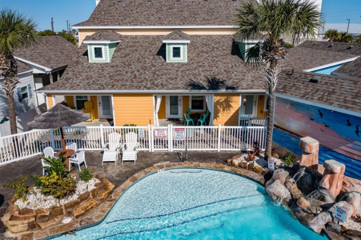 The Cottages at Pirate's Bay | Silver Sands Vacation Rentals | A Vtrips Experience